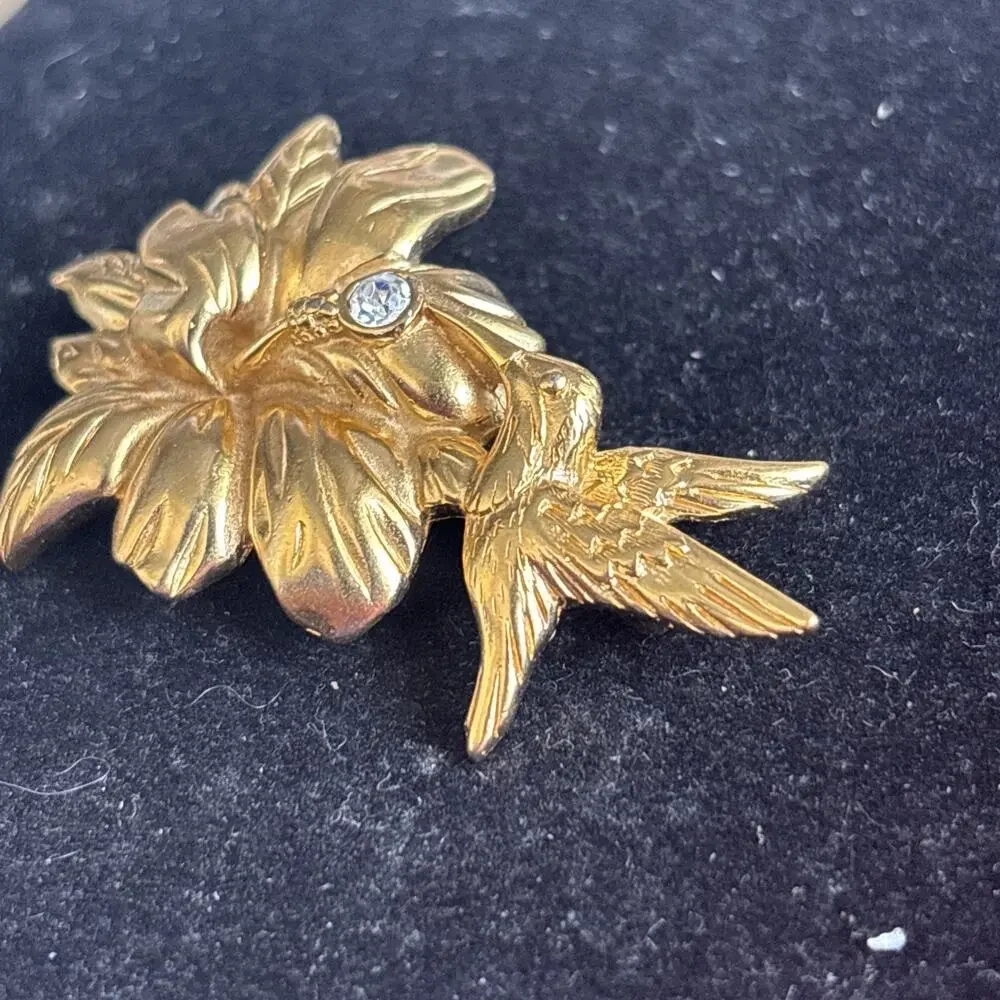 Monet Matte Gold Tone Hummingbird Flower Brooch Rhinestone Vintage Pin Signed